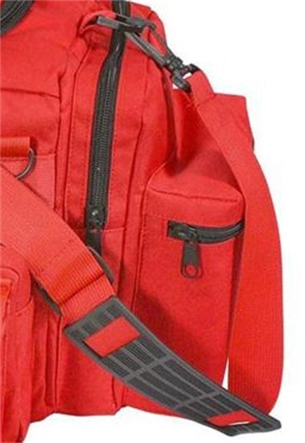 Το μεγάλο εργαλείο διάσωσης EMT τοποθετεί την πρώτη τσάντα Zippered σε σάκκο τραύματος αποκριτών